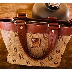 Authentic Dooney & Bourke bag!!! In excellent condition!!!